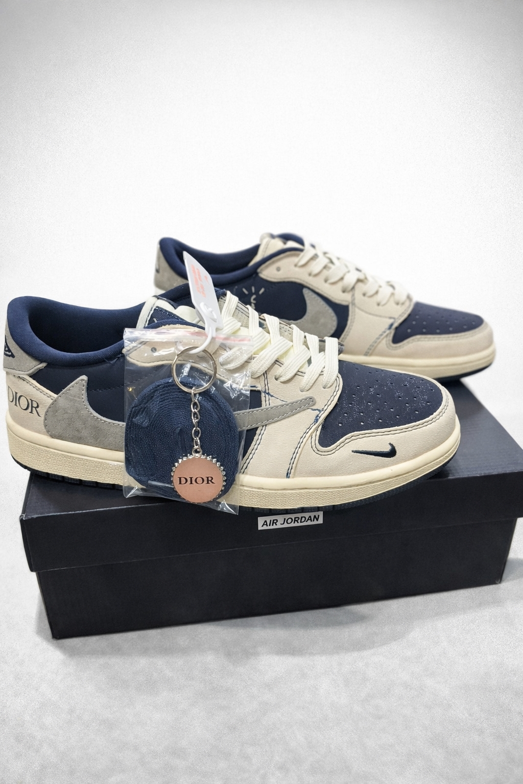 نایک ایر جردن ۱ بدون ساق تراویس اسکات دیور سورمه ای طوسی Nike air jordan 1 low Travis Scott Dior Navy Grey